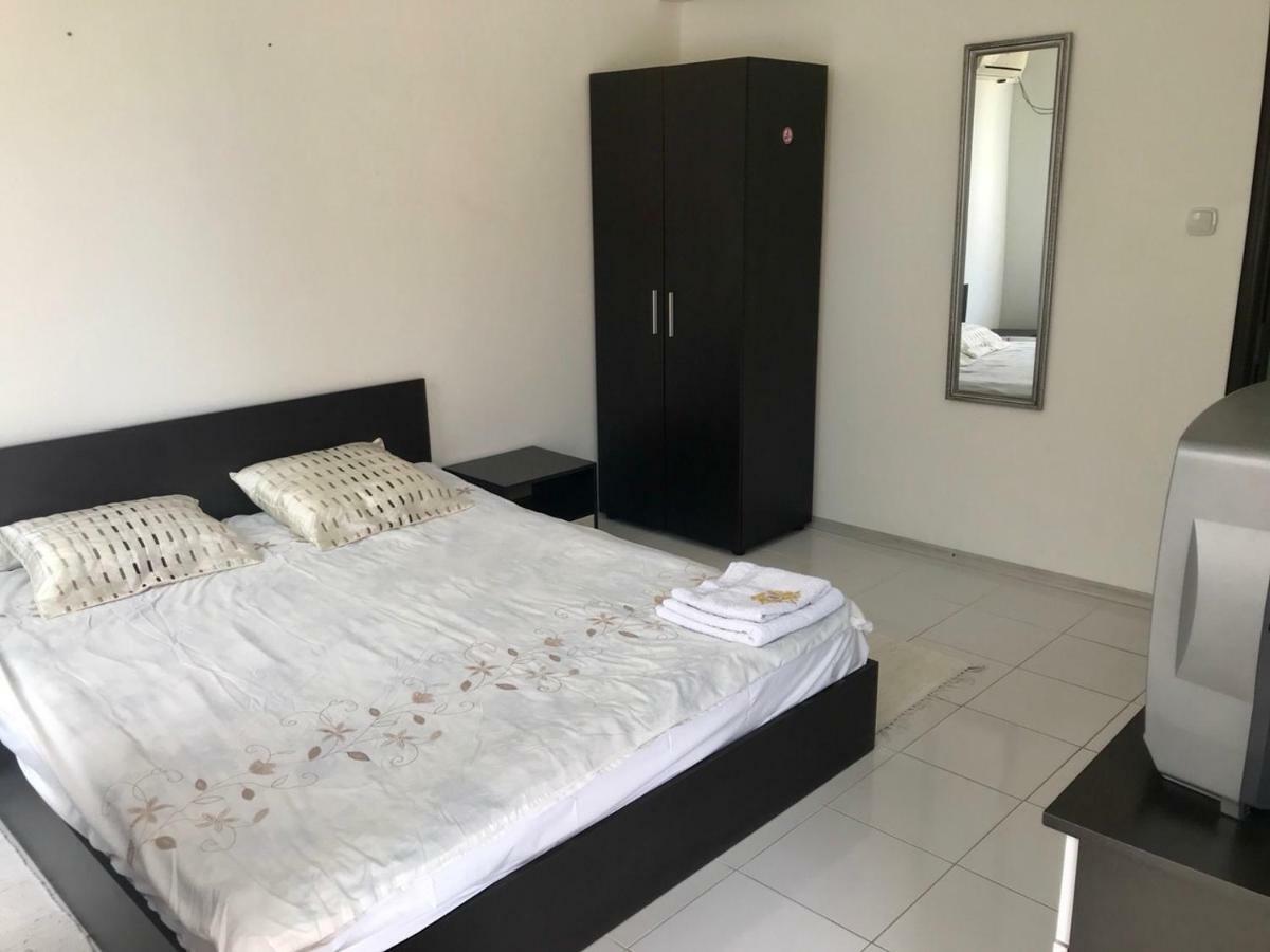 Helga Apartment Обзор Екстер'єр фото