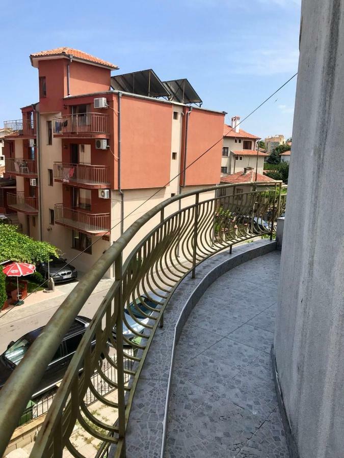 Helga Apartment Обзор Екстер'єр фото