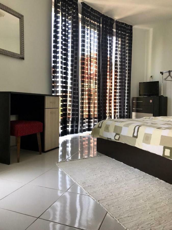 Helga Apartment Обзор Екстер'єр фото